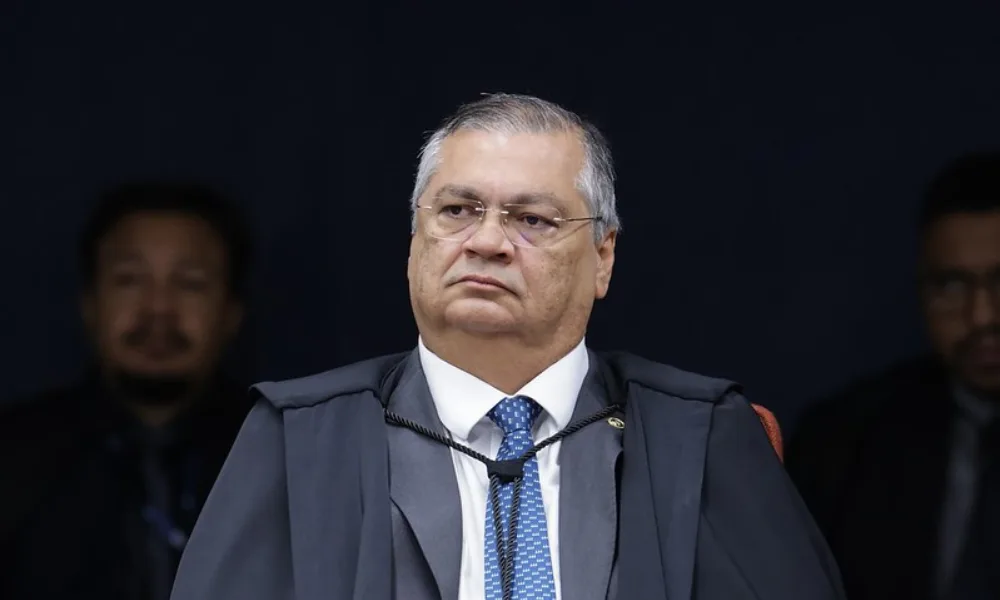 Dino pede apuração sobre conduta de Mendonça após encontro com Vorcaro