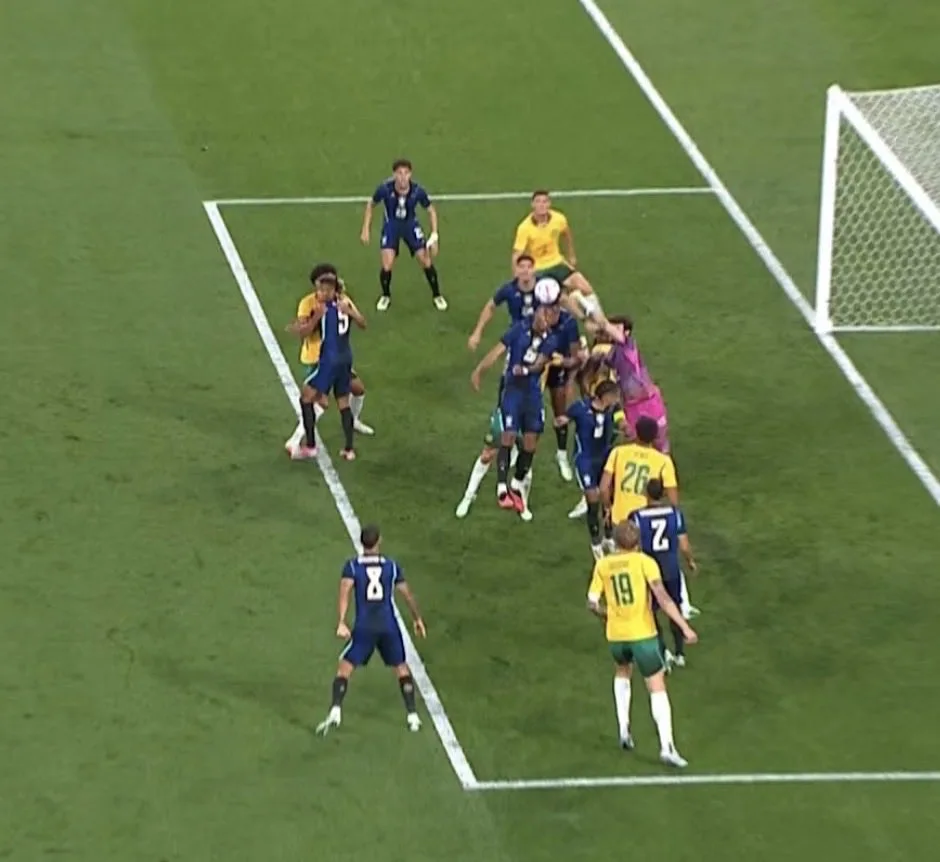 Faz falta? Brasil sofre duas vezes mais gols sem Alisson
