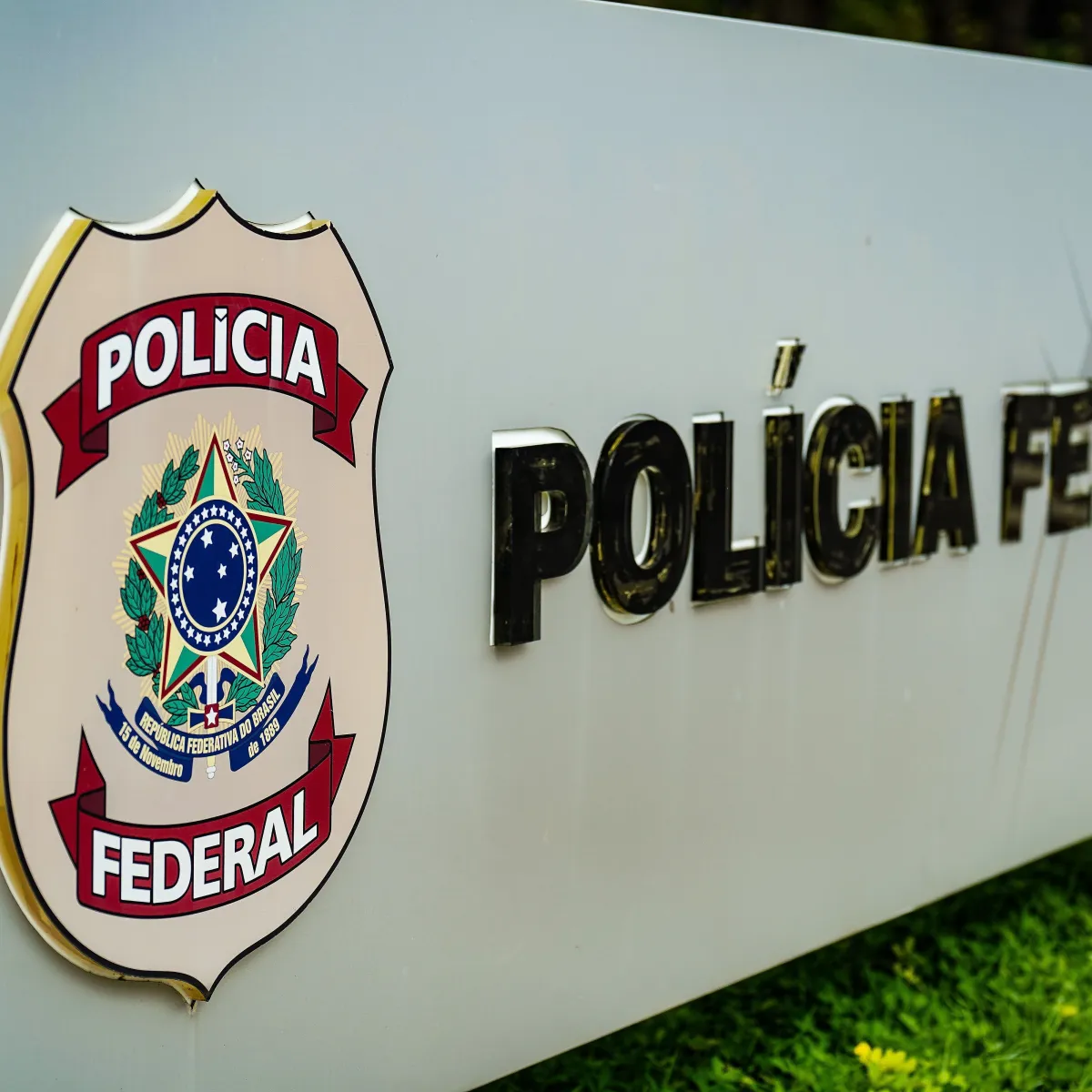 PF cumpre dois mandados de busca e apreensão em investigação sobre suposto plano contra embaixada dos EUA