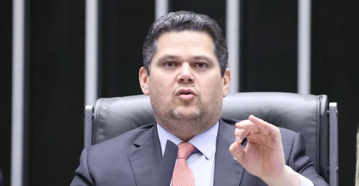 Alcolumbre confirma votação da PEC do Fim da Escala 6×1 antes do 2º turno