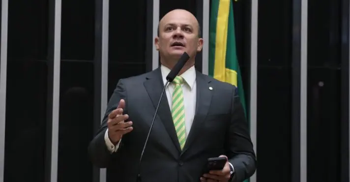 Cabo Gilberto aciona TSE contra Globo por declarações de Míriam Leitão sobre Flávio