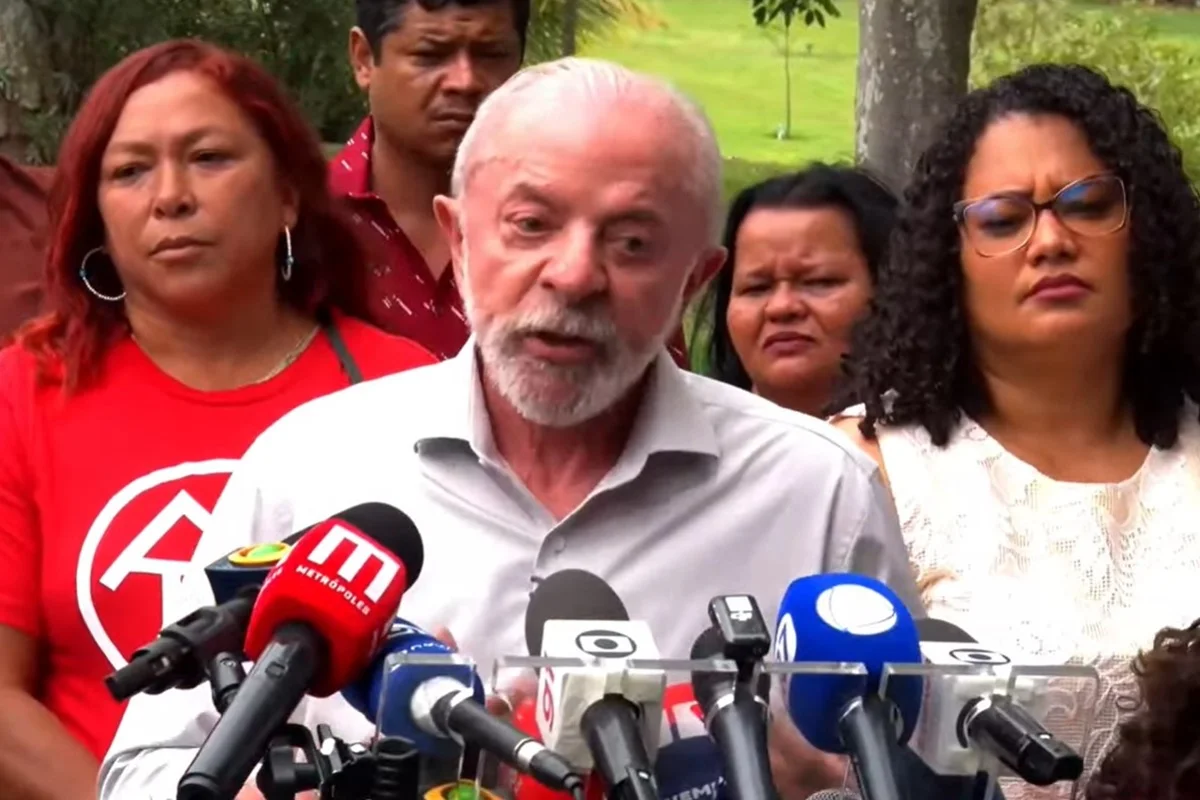 Horas antes de votação da 6x1, Lula enaltece pauta e ironiza oposição