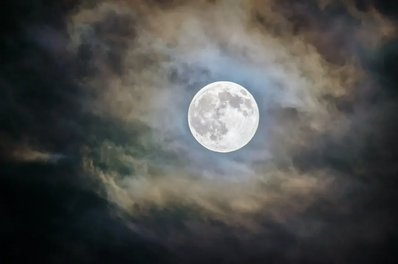 Céu de outubro tem duas chuvas de meteoros e Lua do Caçador; veja quando observar