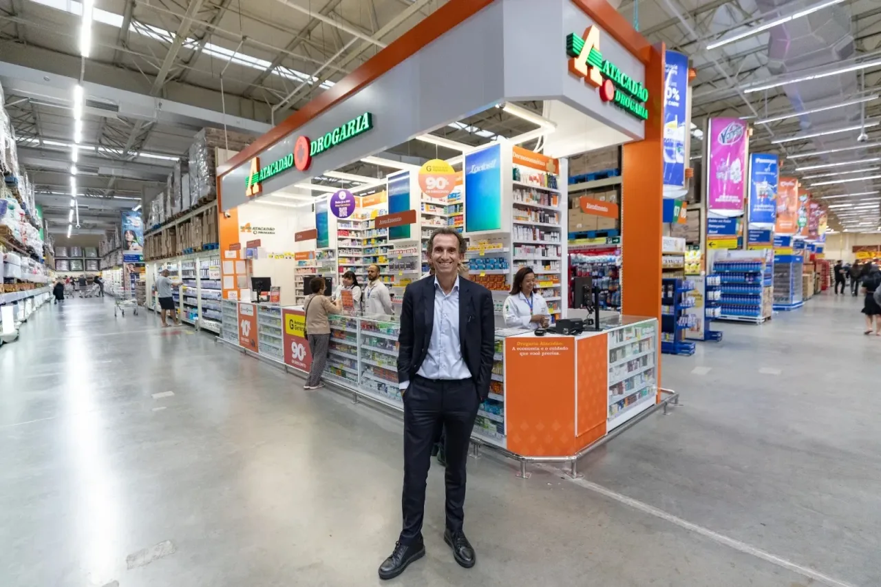 Grupo Carrefour chega a 100 drogarias e aposta em novo modelo no Atacadão