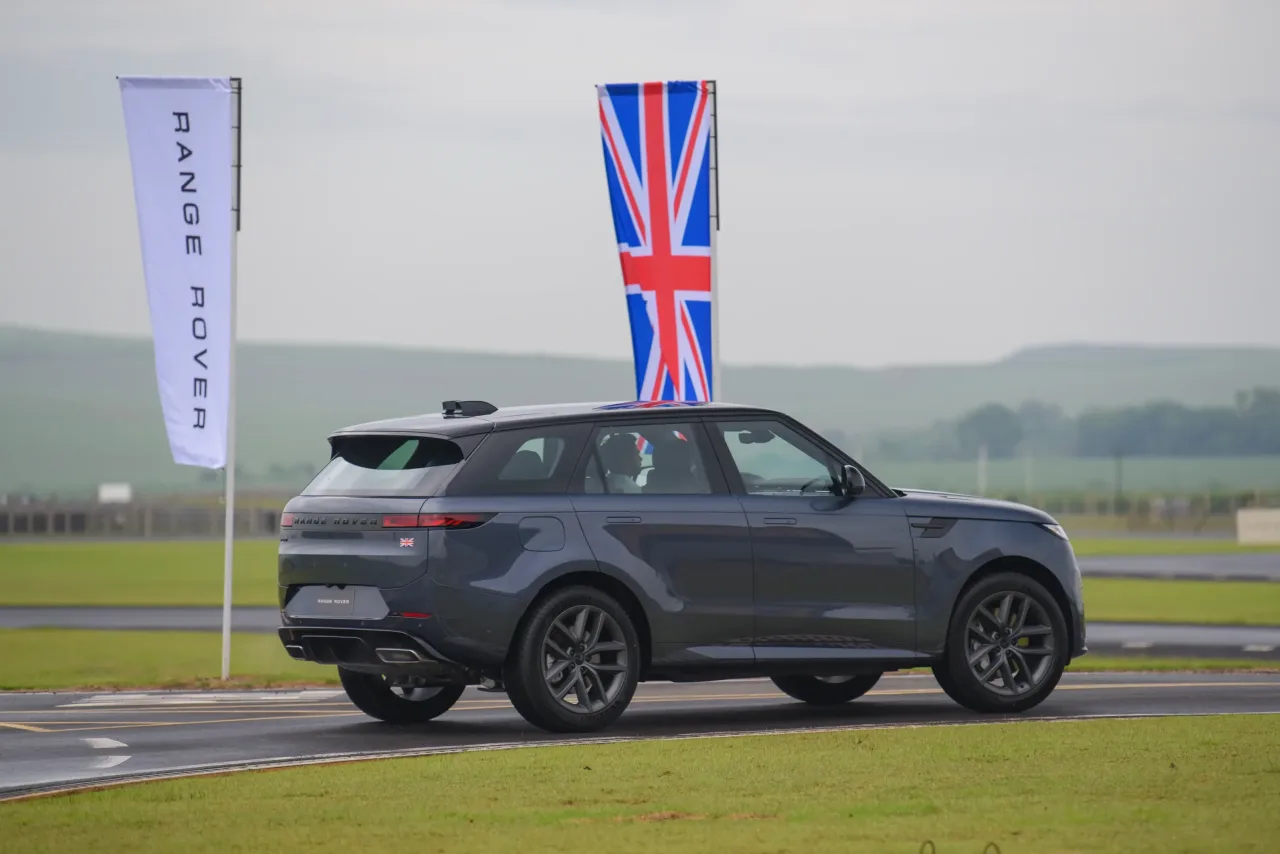 Linha Range Rover Sport ganha versão de mais de R$ 1 milhão no Brasil; conheça
