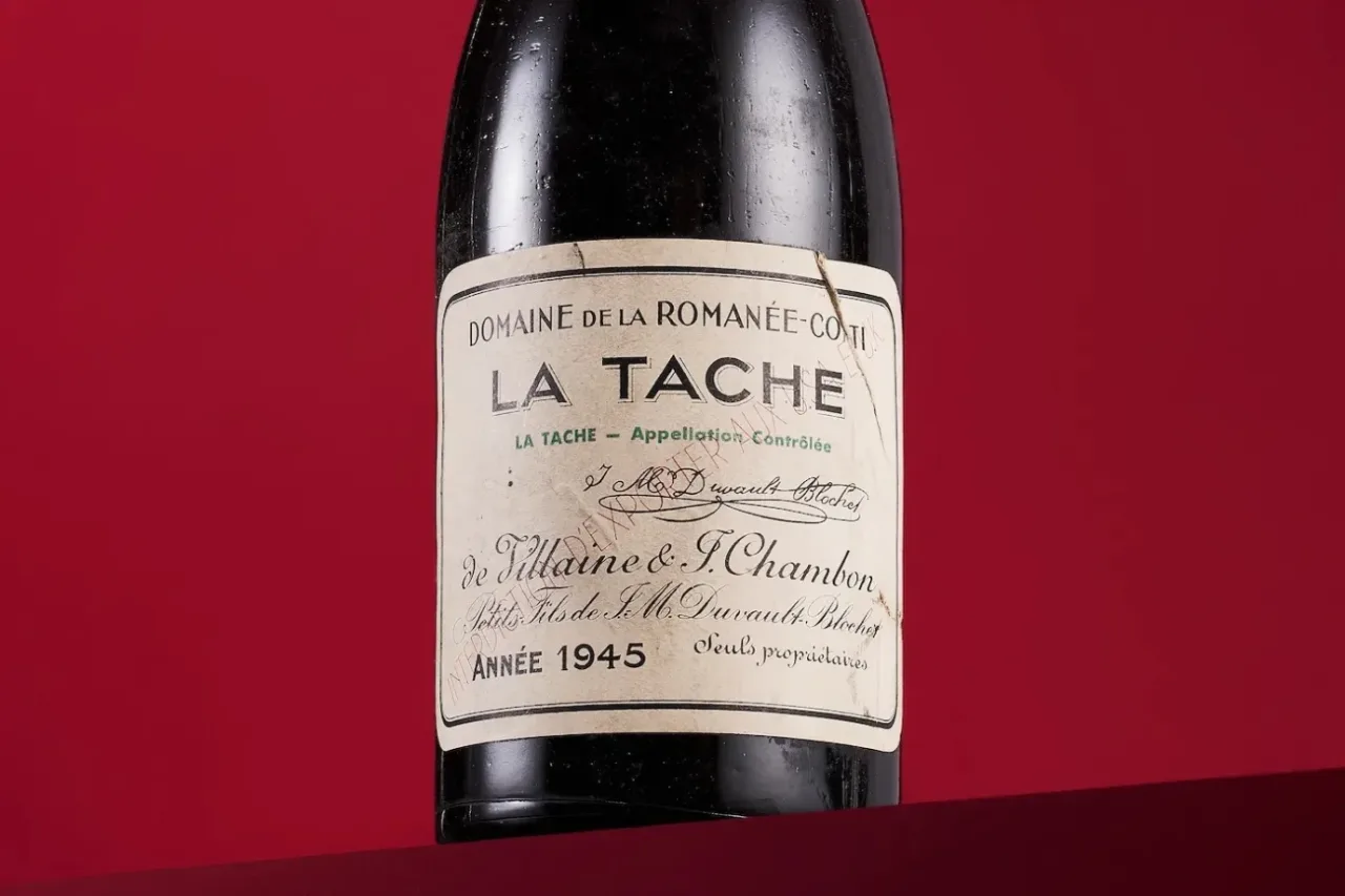 Vinho raro de 1945 vai a leilão em Paris com estimativa de até R$ 114 mil