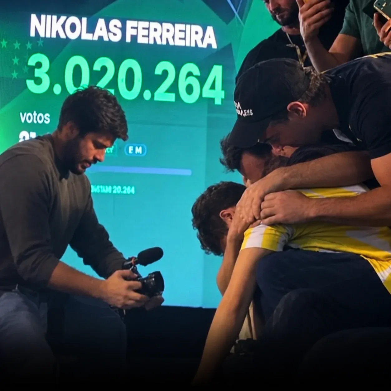 O piá de bosta venceu! Nikolas Ferreira se emociona e honra a Deus após 3 milhões de votos