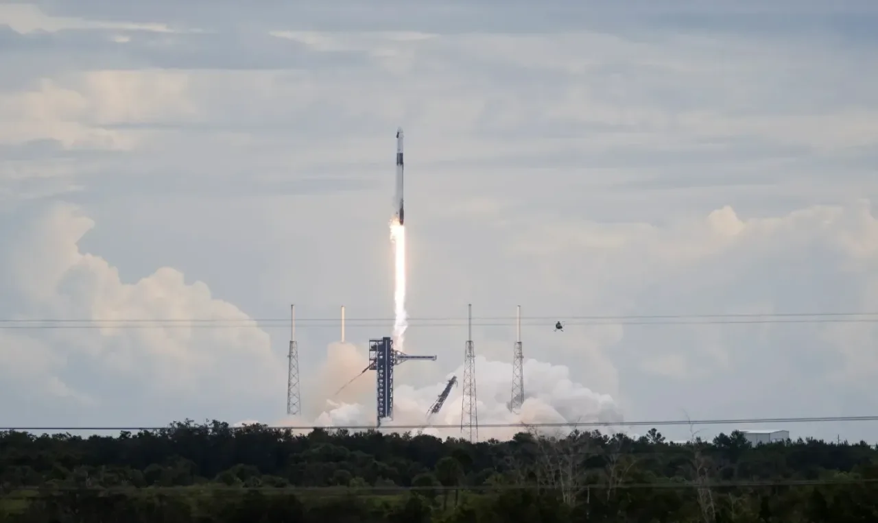 Nasa e SpaceX lançam missão Crew-13 rumo à Estação Espacial Internacional