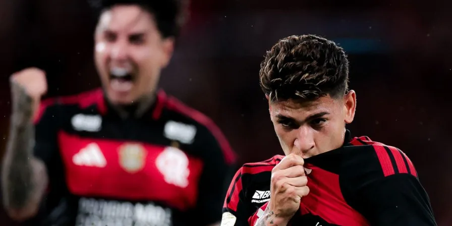 Flamengo bate o Atlético-MG com gol no fim e retoma liderança do Brasileirão