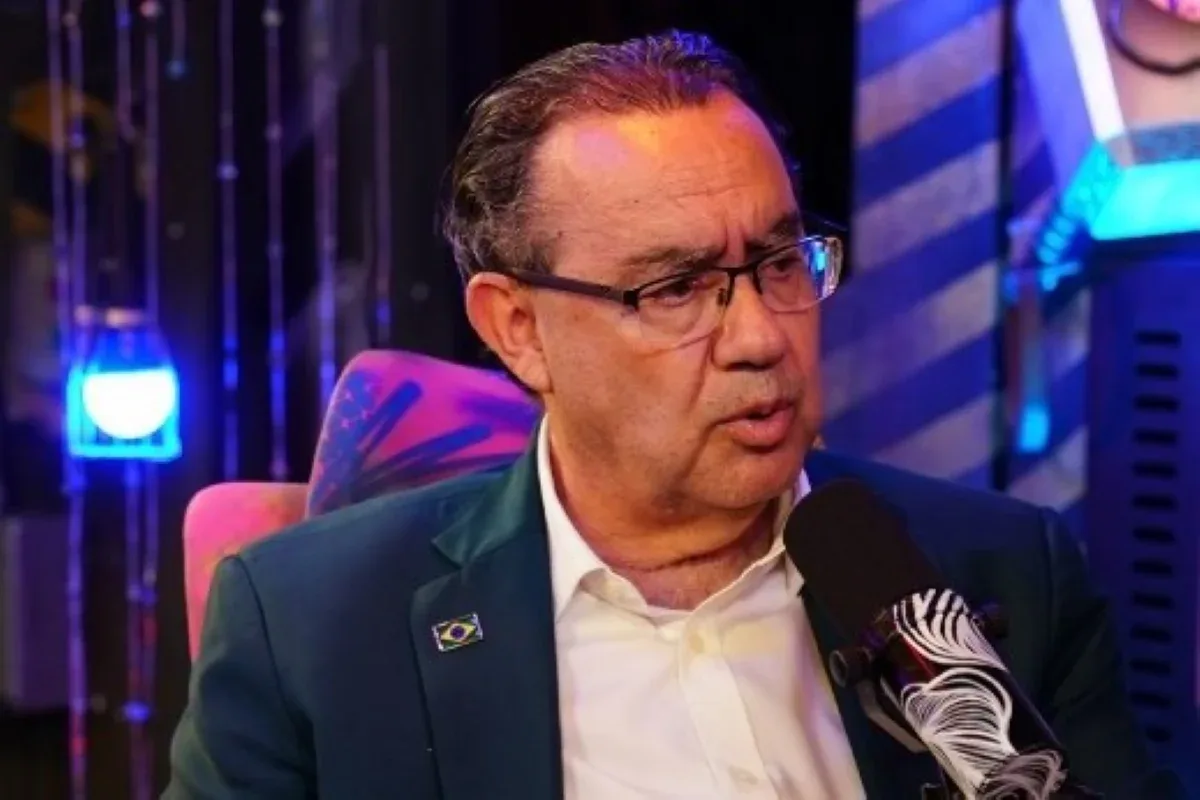 "Colapso da democracia", diz Cury após cancelamento de debate