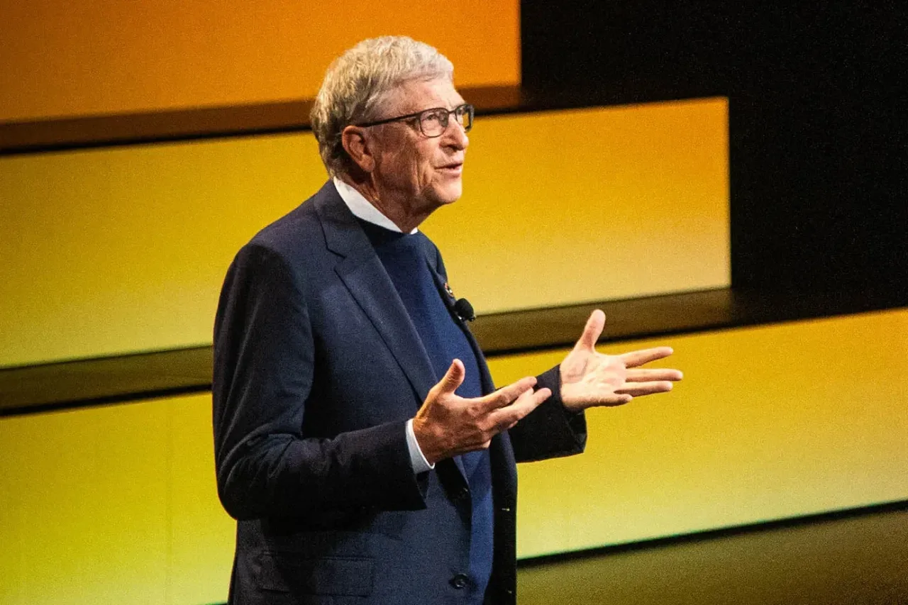 Ciberataques são o principal risco imediato da IA, afirma Bill Gates