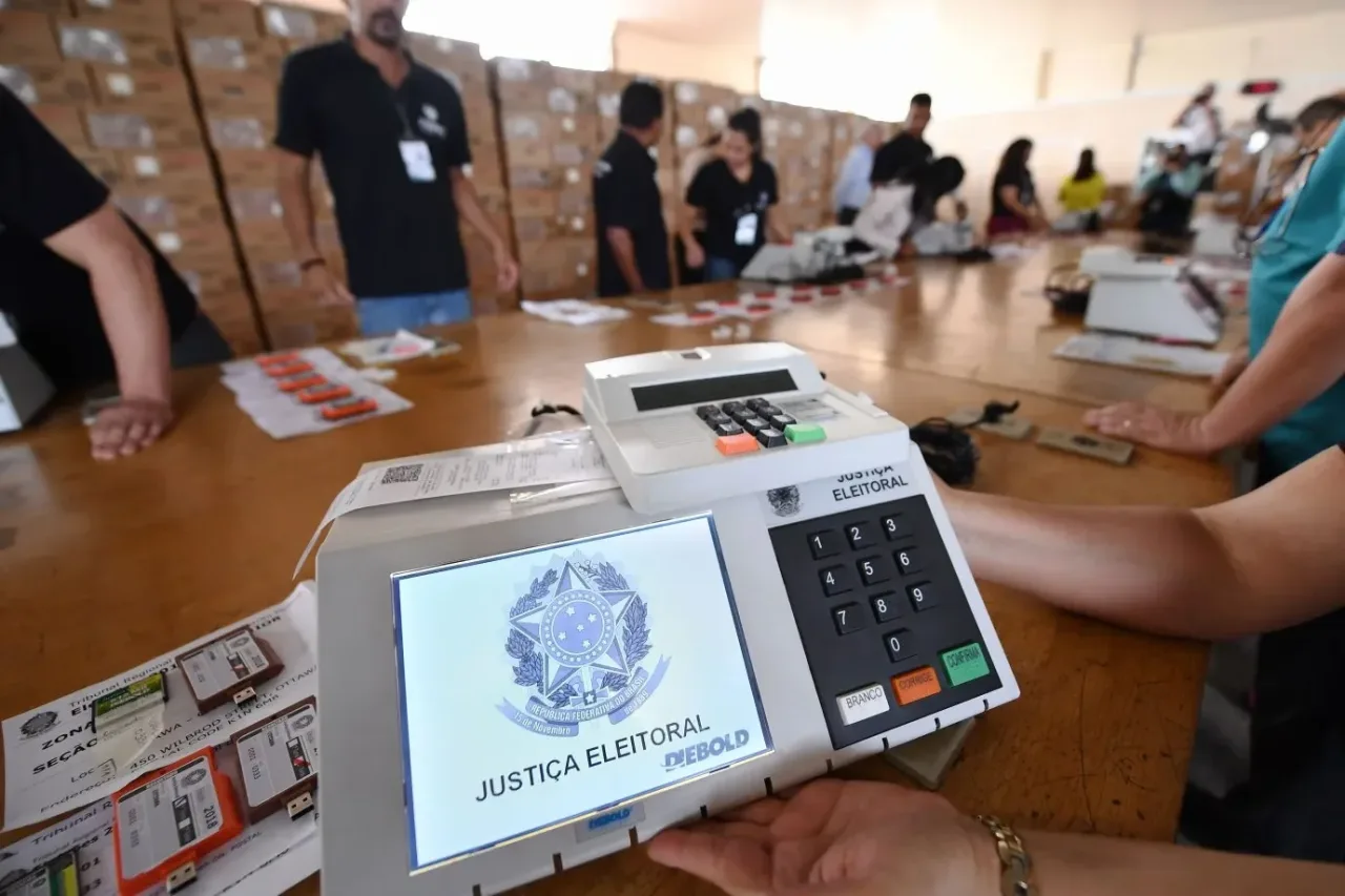 Eleições 2026: A empresa é obrigada a liberar o empregado para votar? Veja regra
