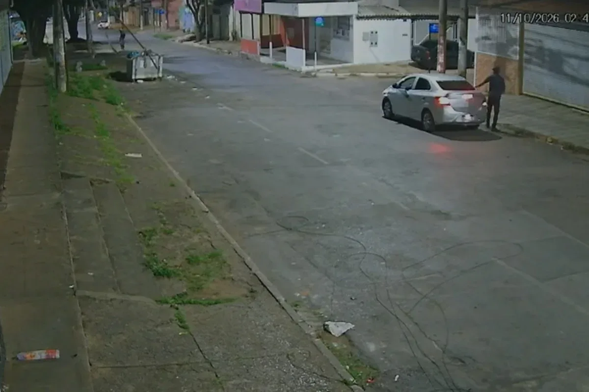 Câmeras flagraram um dos suspeitos de matar casal a tiros no local do crime