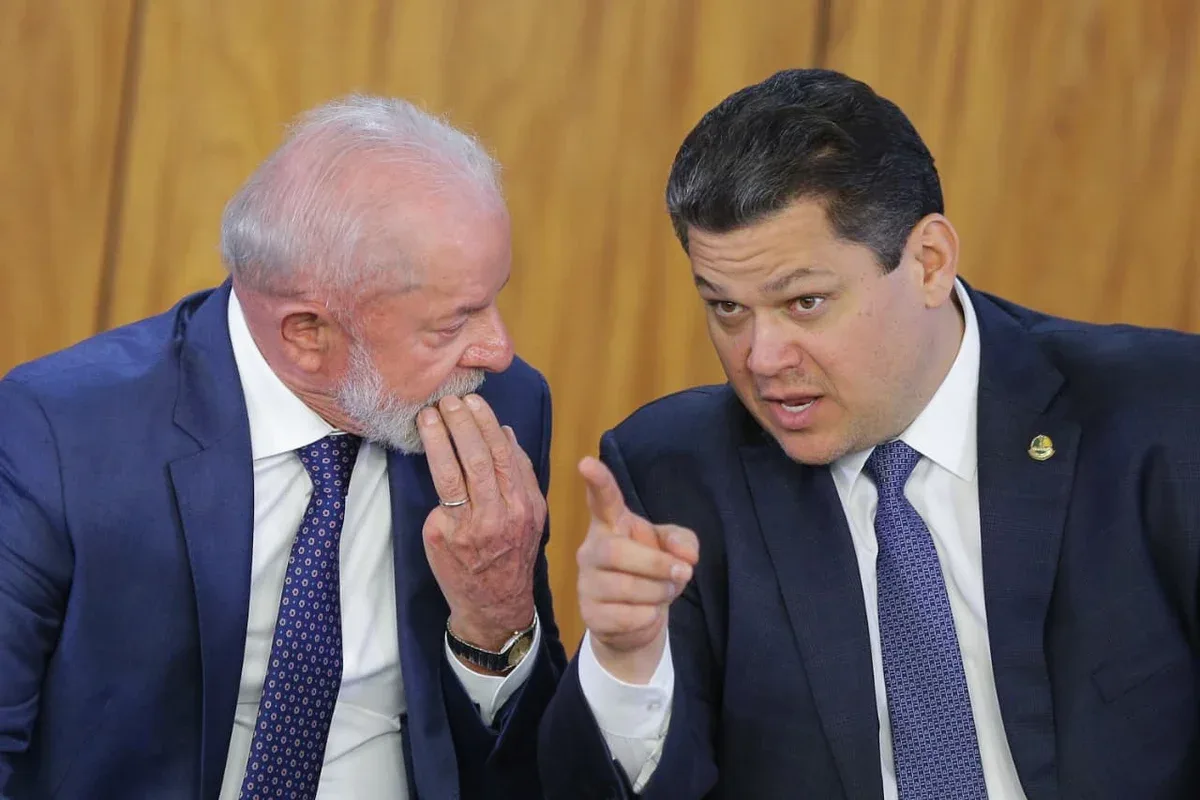 Lula envia projetos para redistribuir R$ 885 milhões do Orçamento