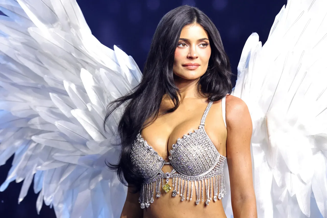 O 'glow up' das Angels: ação da Victoria's Secret sobe 230% após retomada de desfiles