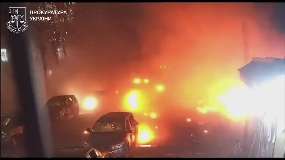 Vídeo: Superpetroleiro atinge mina em Ormuz e explosão gera bola de fogo