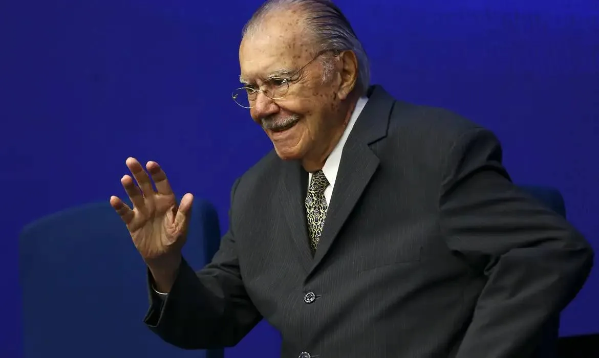José Sarney é internado em São Luís e passa por cirurgia abdominal