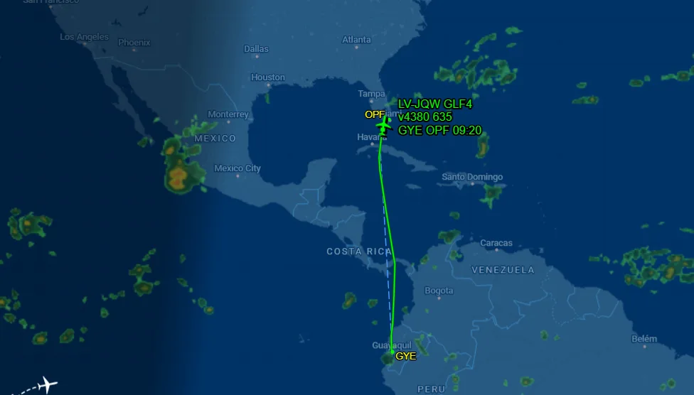 Aeronave em que estaria Flávio e família pousa em Miami, nos EUA