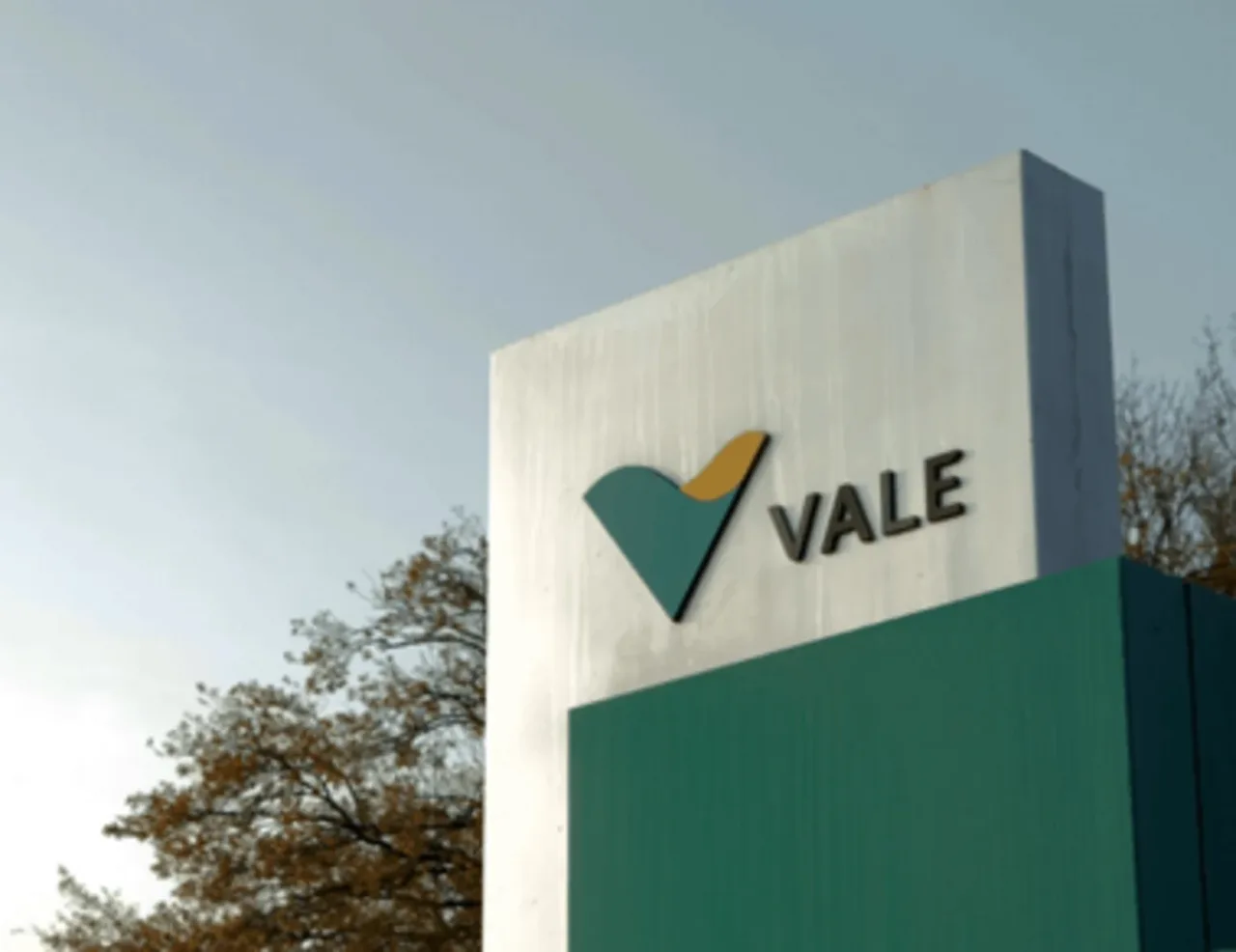Vale lucra US$ 1,25 bi no 3º trimestre, queda anual de 53%