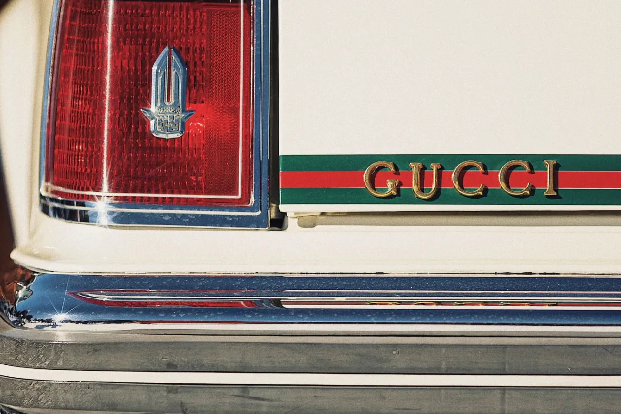 Do Cadillac da Gucci ao Monza de Clodovil, a moda que foi parar na garagem