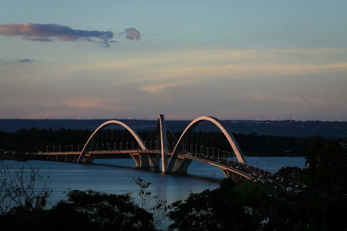 Ponte JK: faixas reversas começam a funcionar nesta quarta-feira (21/10)