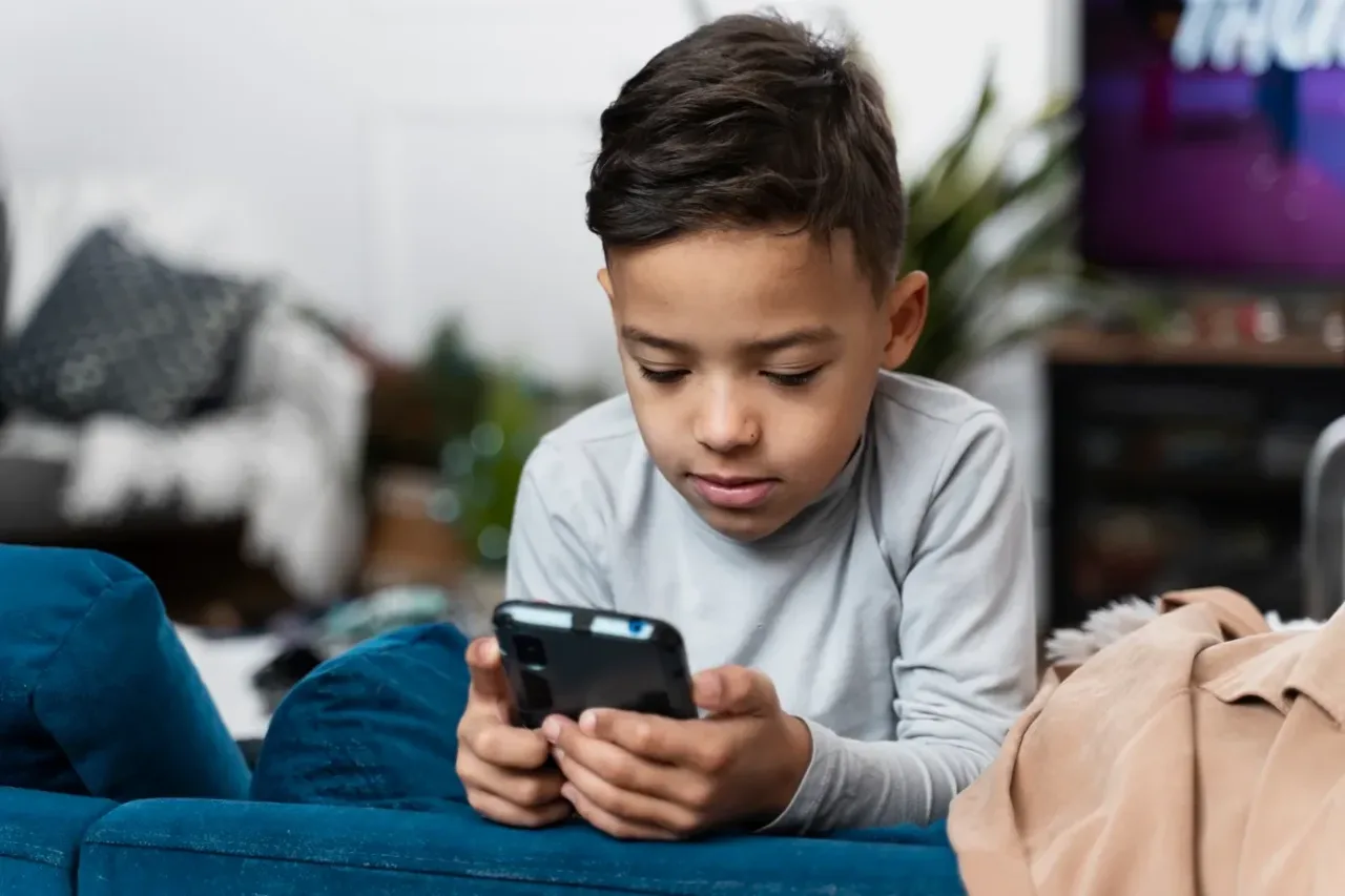 Quanto investir por mês para um filho chegar aos 18 anos com R$ 100 mil