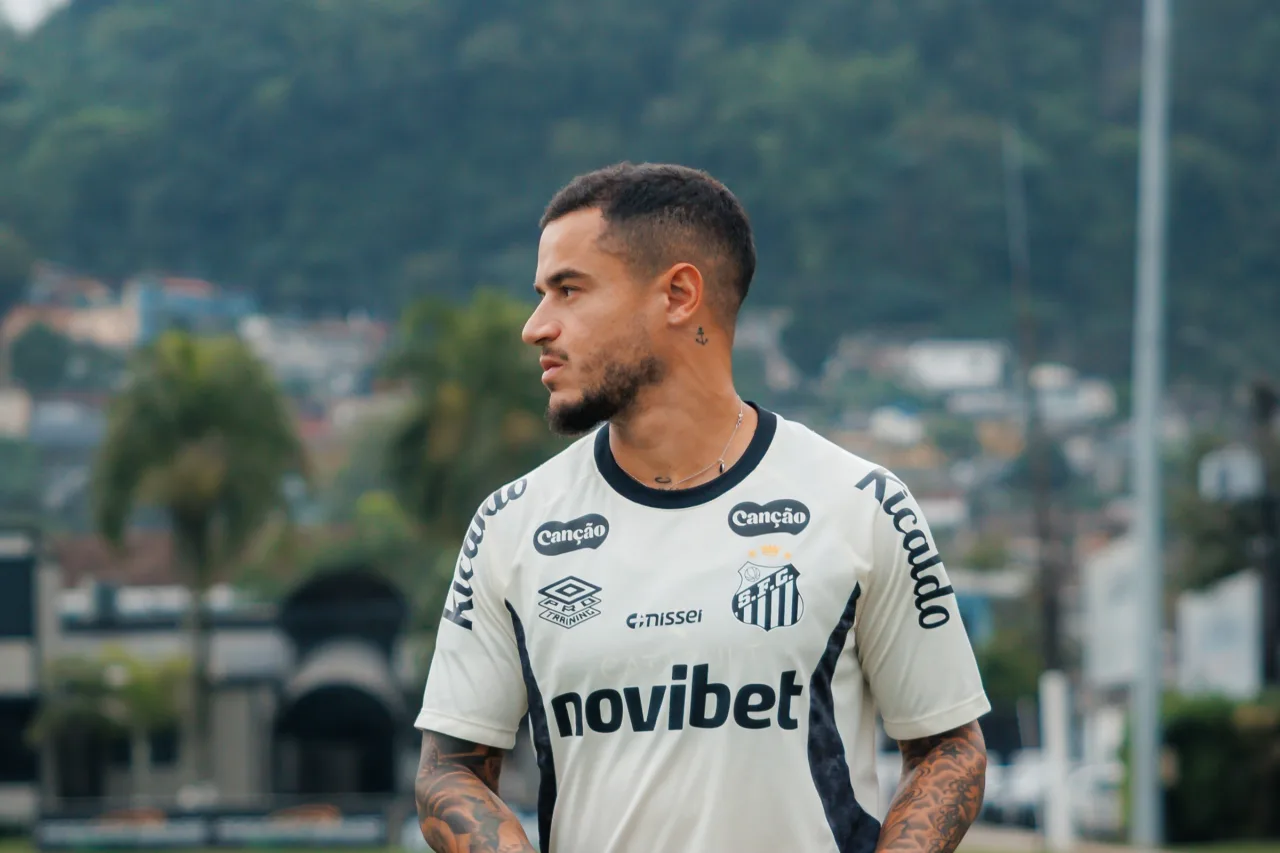 Cuca testa Santos com Coutinho, Rollheiser e Arão de volante