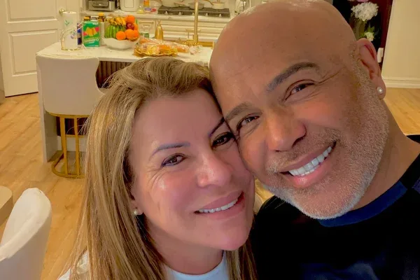 Viúva desabafa sobre a morte de Rick, dupla de Renner: "Aceitar na marra"