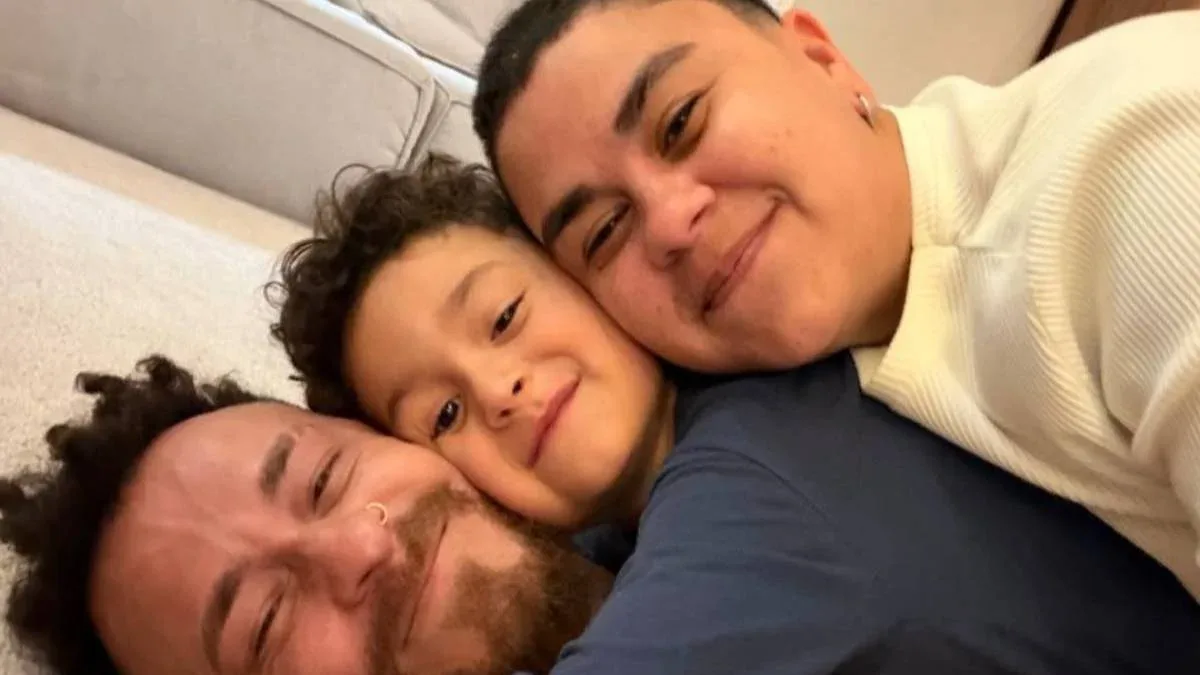 Fred Bruno recebe "chamego" do filho e do irmão após tiro de raspão no pé