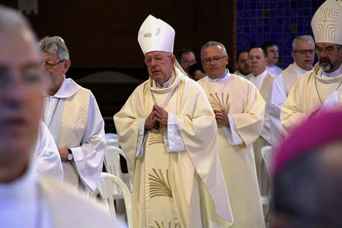 Em nome de Deus (por André Gustavo Stumpf)