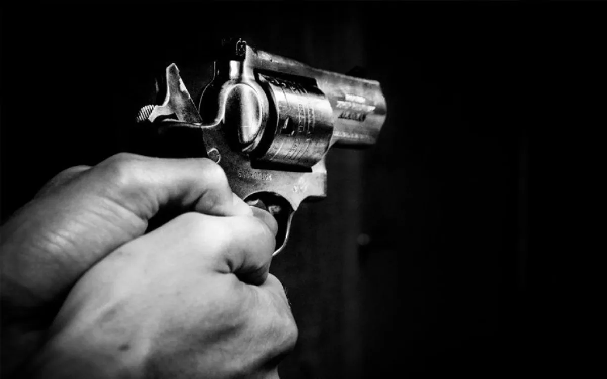 Adolescentes brincavam com arma antes de disparo matar jovem de 18 anos
