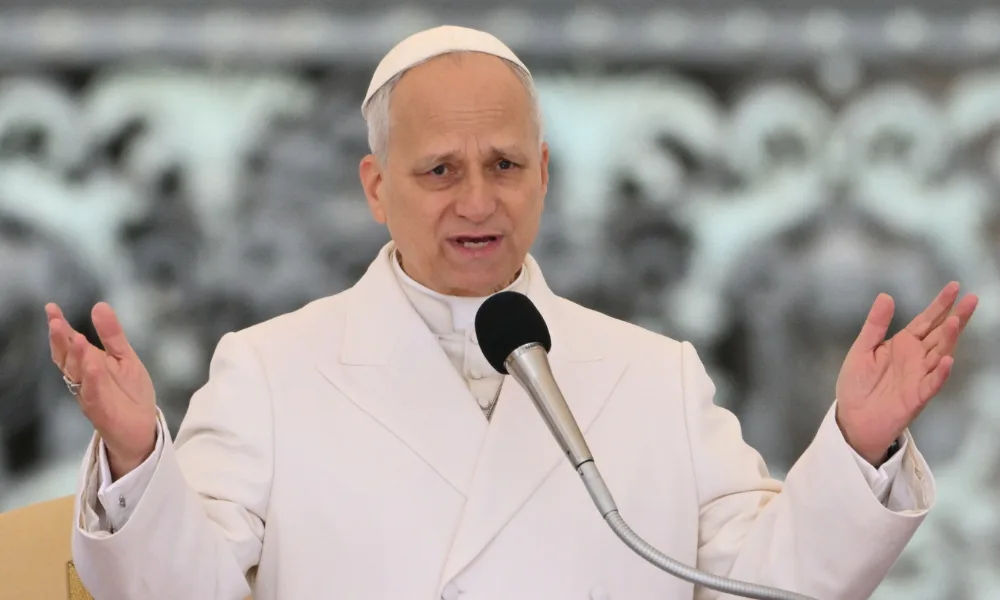 Papa Leão XIV divulga mensagem após cirurgia no pulmão: ‘Rezem por mim’