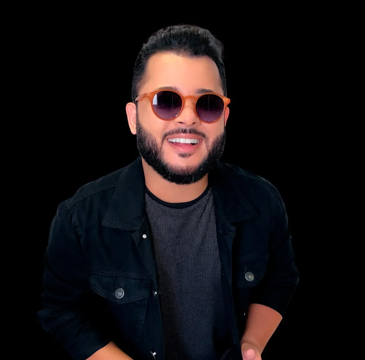 Vini Quixaba apresenta show acústico especial na Villa do Vinho Bistrô
