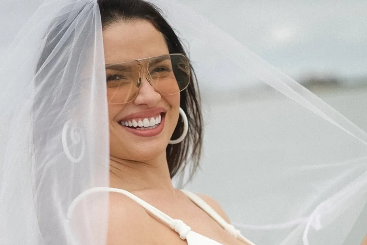 Deslumbrante, Juliette Freire se casa com make clean e cabelo minimalista
