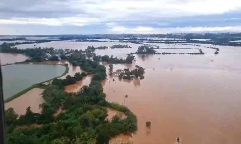 Rio Uruguai pode superar 10 metros e mantém risco alto de inundação no RS