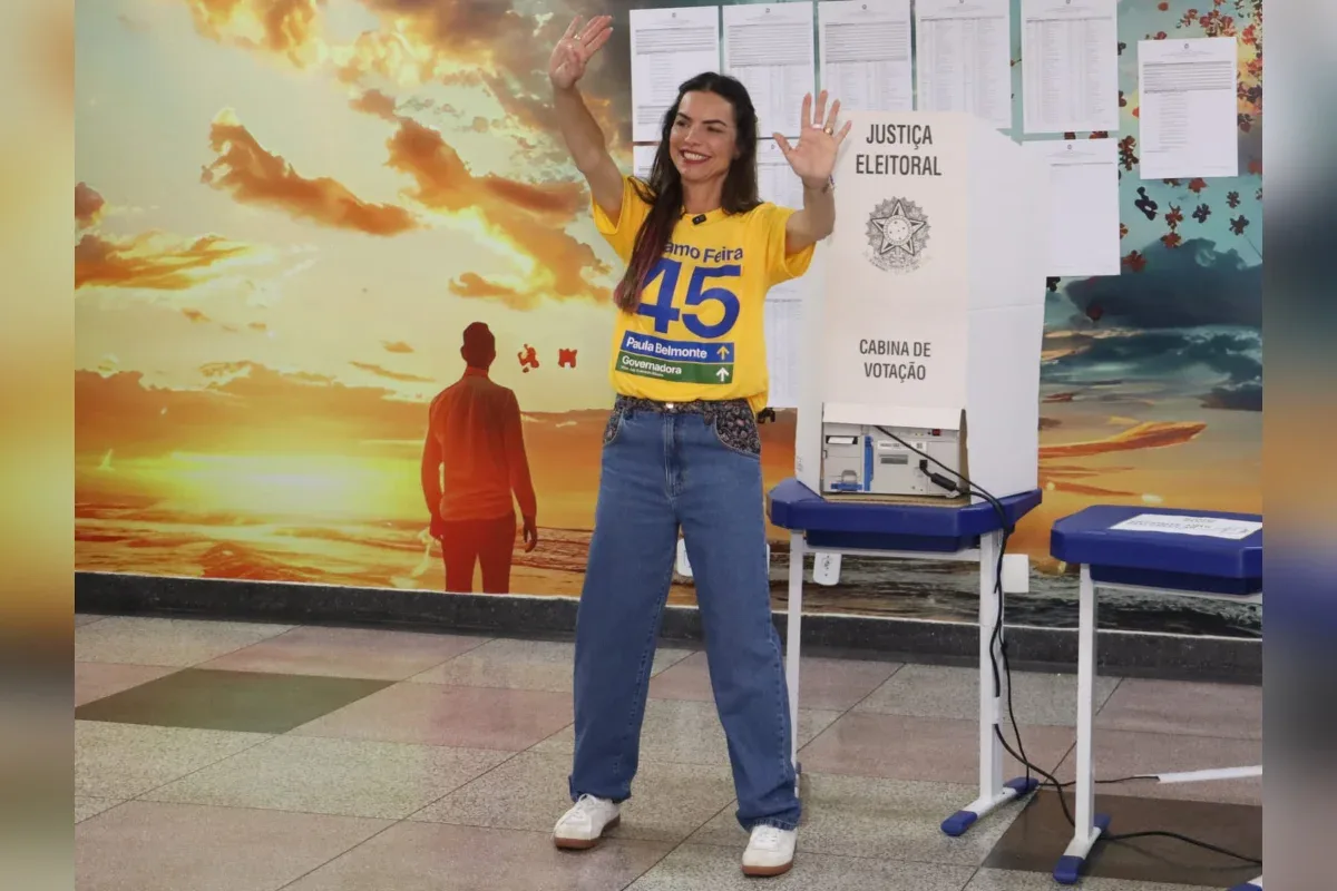 Paula Belmonte vota e afirma que estará no 2º turno: “Coração vitorioso”