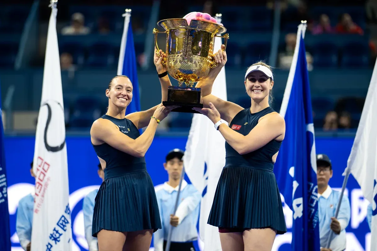 Luisa Stefani conquista WTA 1000 de Pequim ao lado de Dabrowski