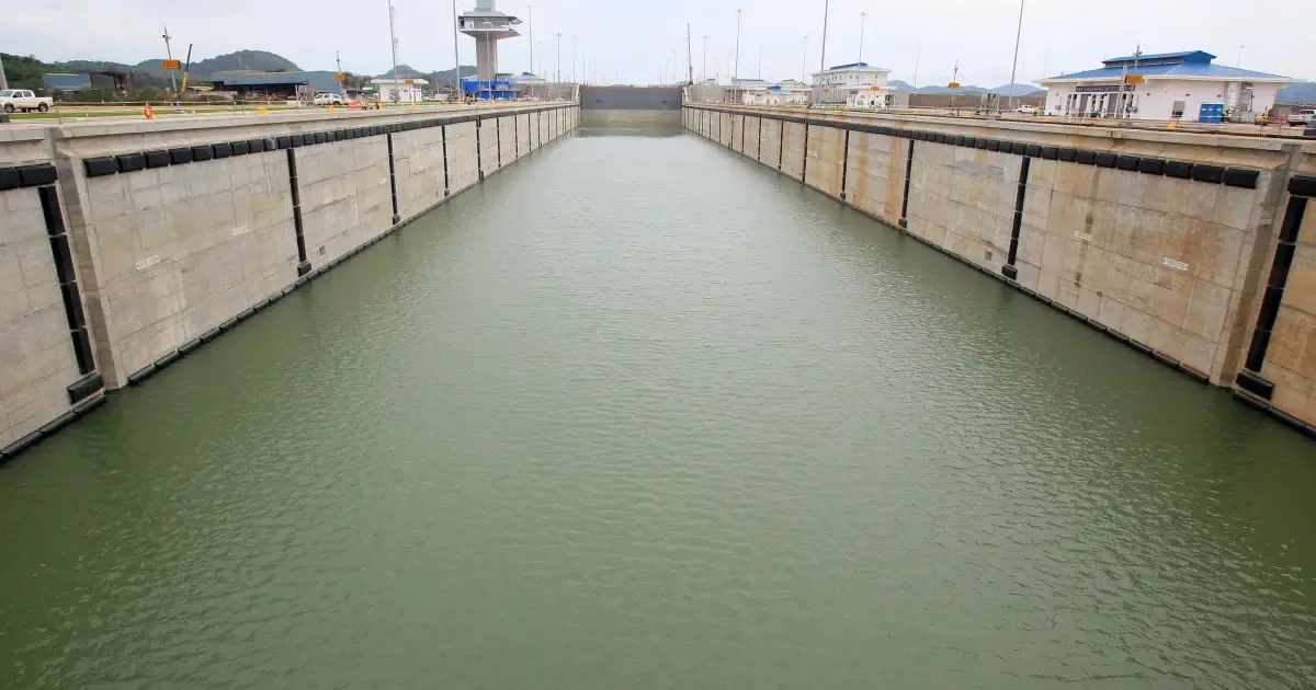 Canal do Panamá bate recorde de carga após fechamento de Ormuz