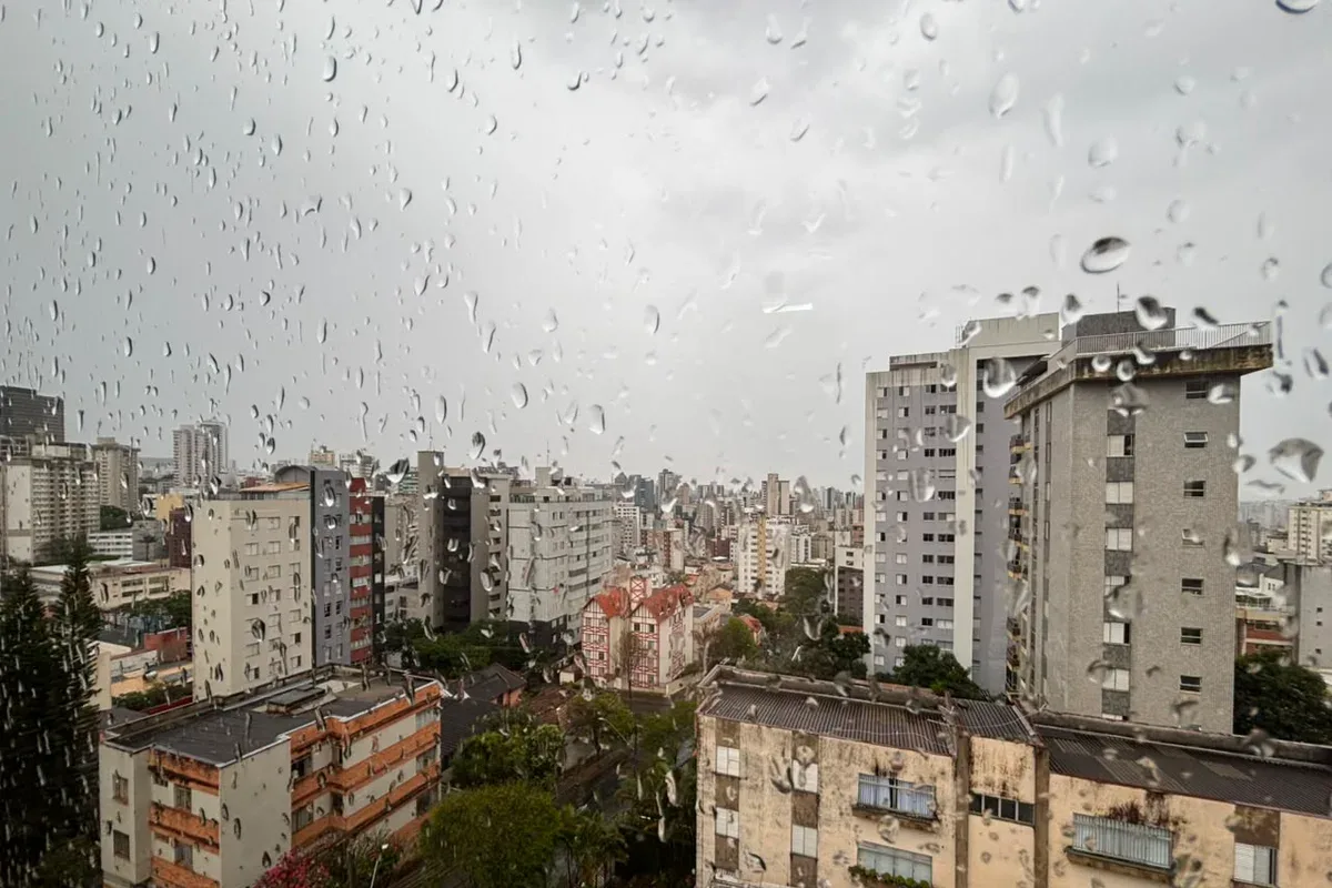 Risco de ventania: Justiça manda tirar propaganda eleitoral das ruas em BH
