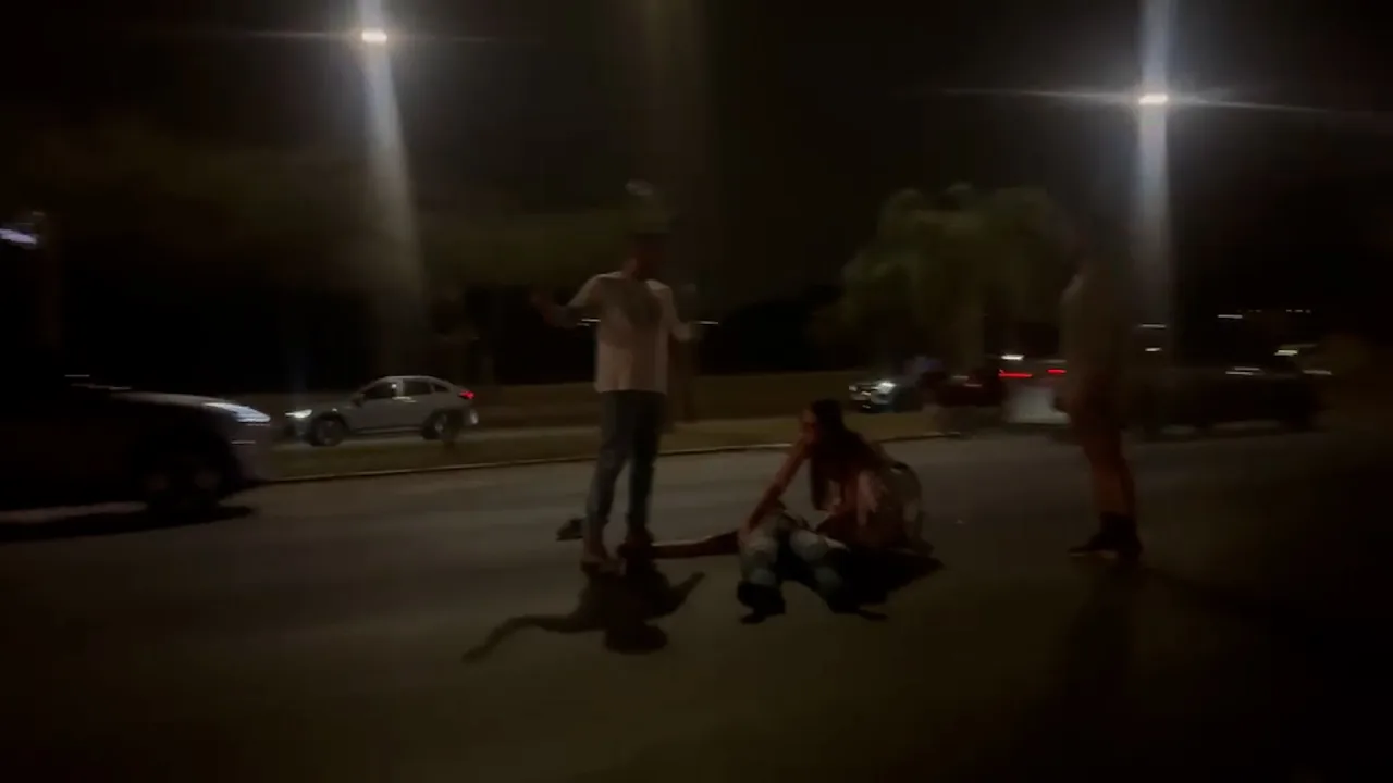 Pedestre é atropelado em frente ao Zoo e motorista foge sem prestar socorro
