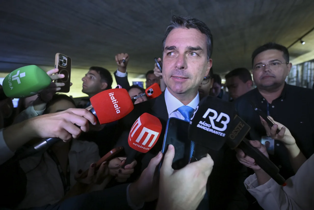 Flávio promete criar 500 mil vagas em presídios e endurecer punições contra criminosos