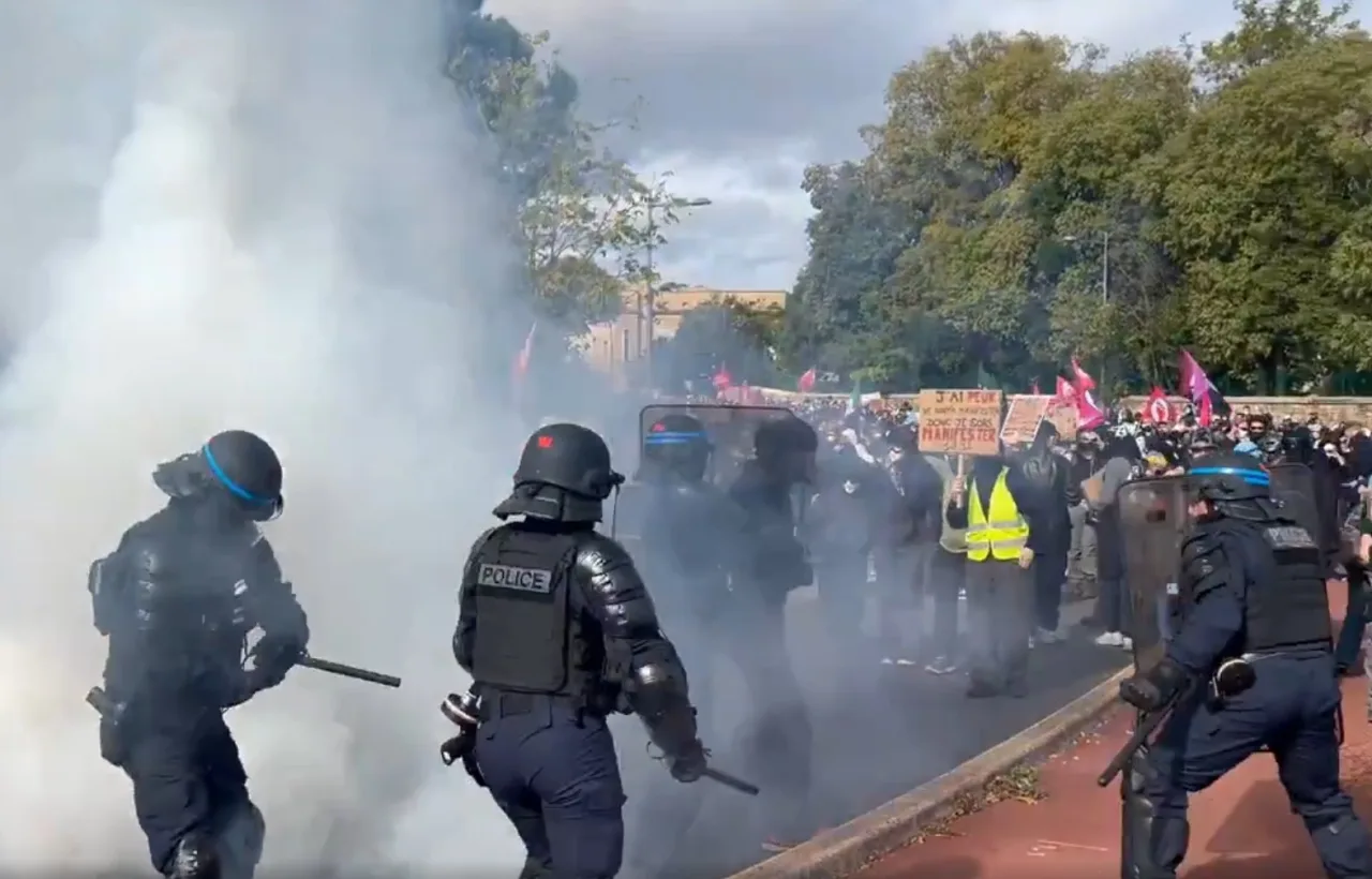 França: novos protestos sacodem país e terminam em confronto com a polícia