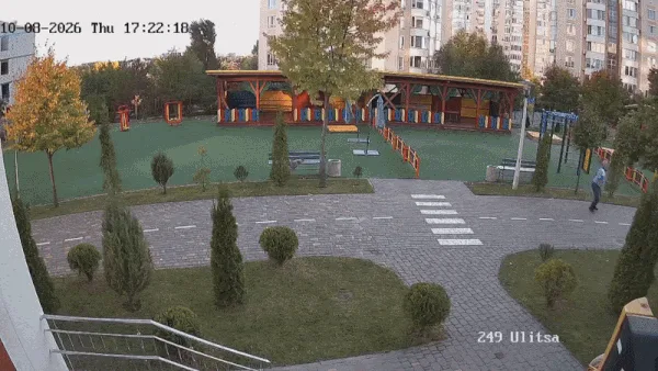 VÍDEO: homem escapa por pouco de ataque de drone russo perto de Kiev