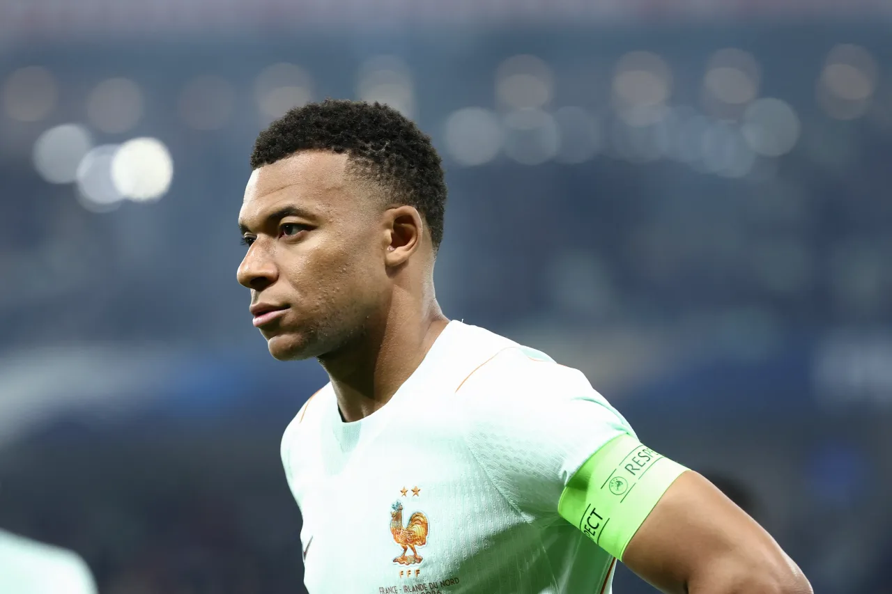 Dez anos após 'aparecer' para o futebol, Mbappé ainda busca sua Bola de Ouro