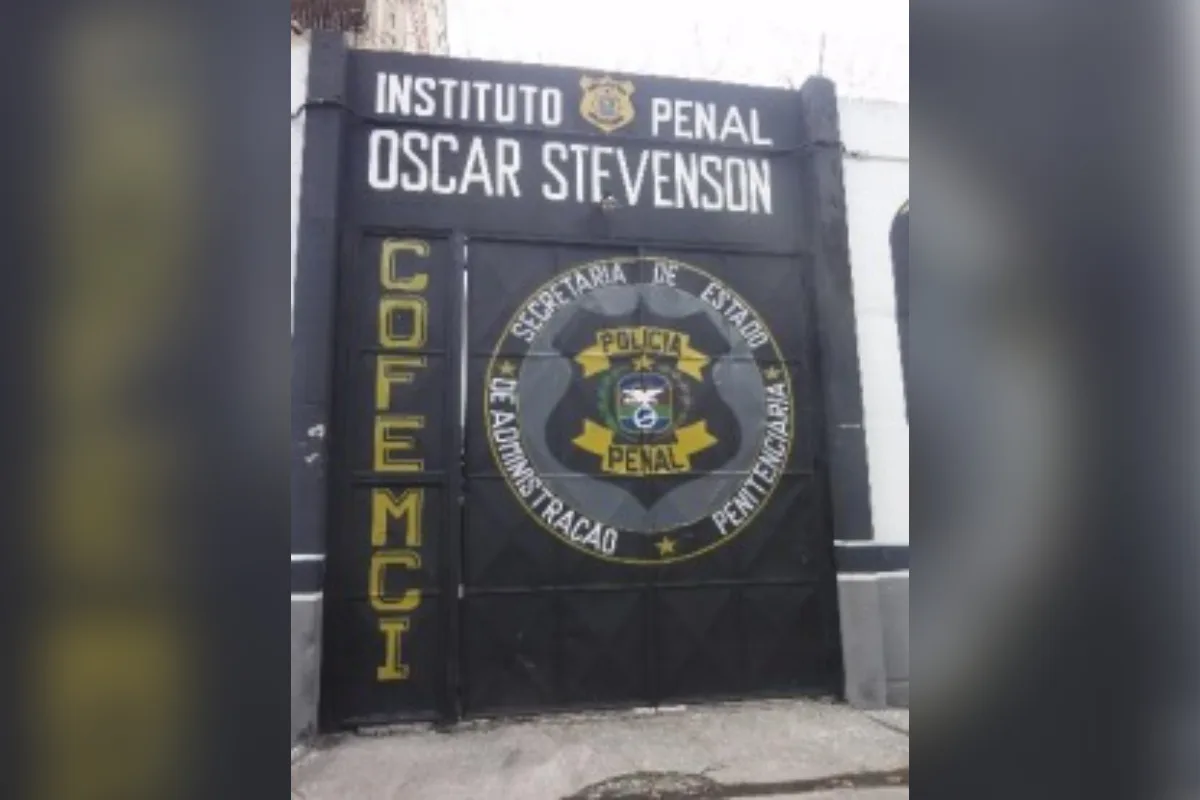 RJ: diretora de presídio é flagrada levando carnes da cadeia no porta-malas