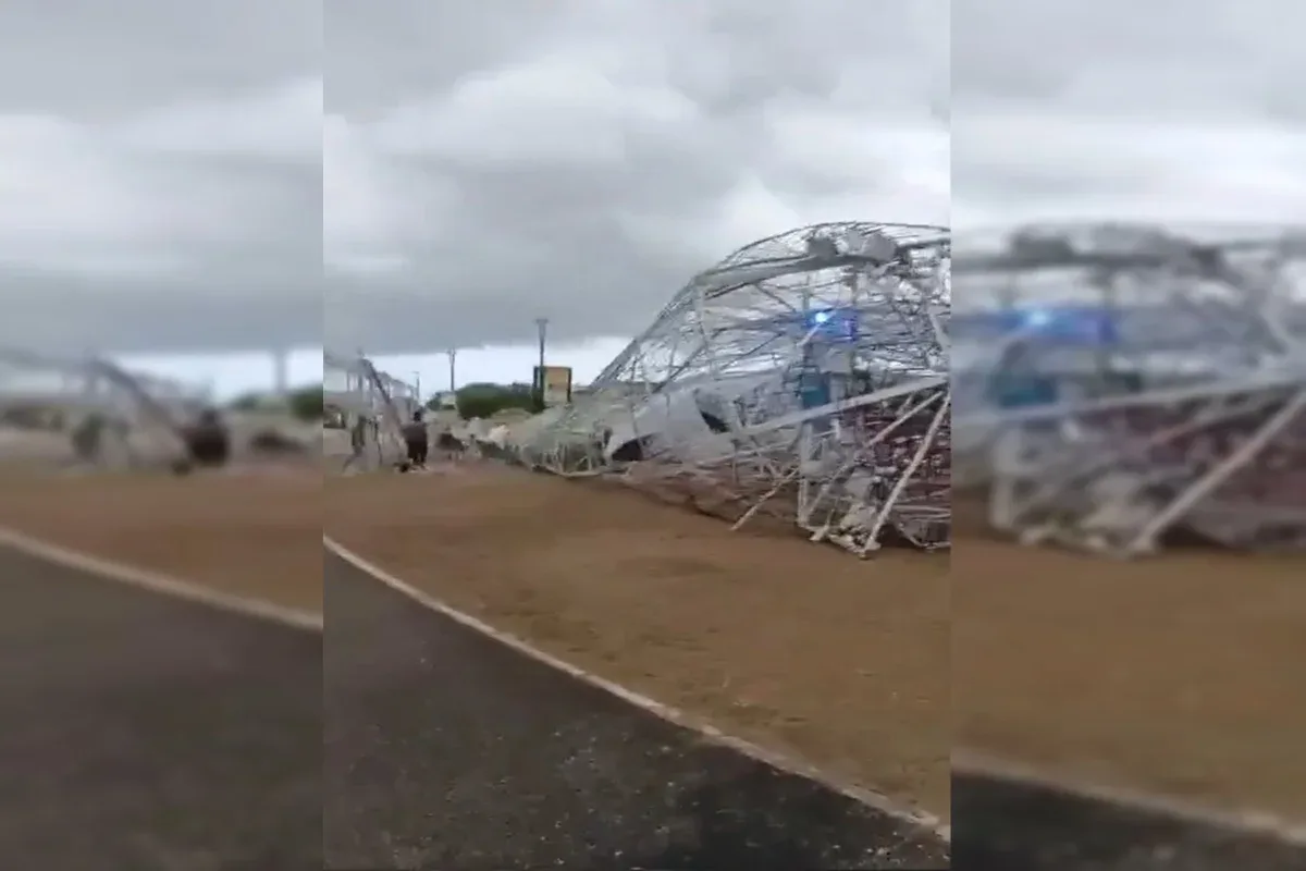 Imagem gigante de Nazaré desaba após forte chuva em Belém