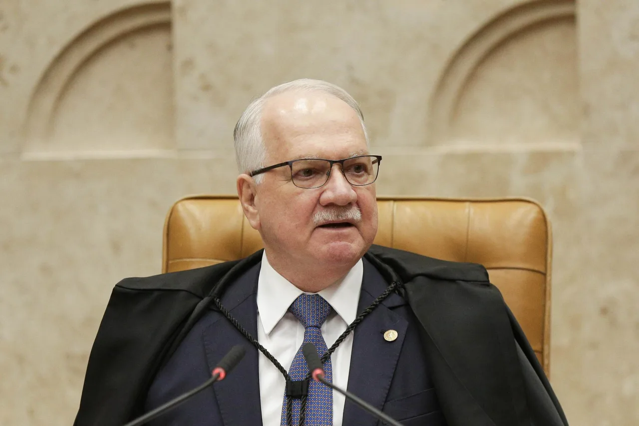 Fachin devolve Farra do INSS a Mendonça, mas mantém controle do Caso Master