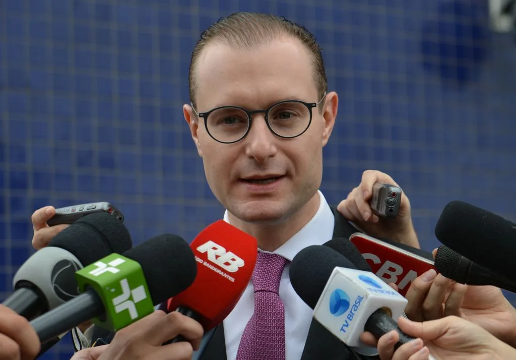 Zanin esclarece que urnas já fechadas não precisam reabrir após prorrogação da votação