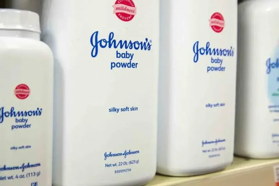 O que é o 'acordo do talco' que ajudou a derrubar o lucro da Johnson & Johnson em 96%
