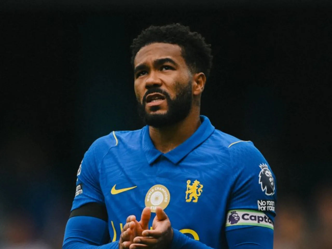 Lateral do Chelsea realiza cirurgia no joelho; veja tempo de recuperação